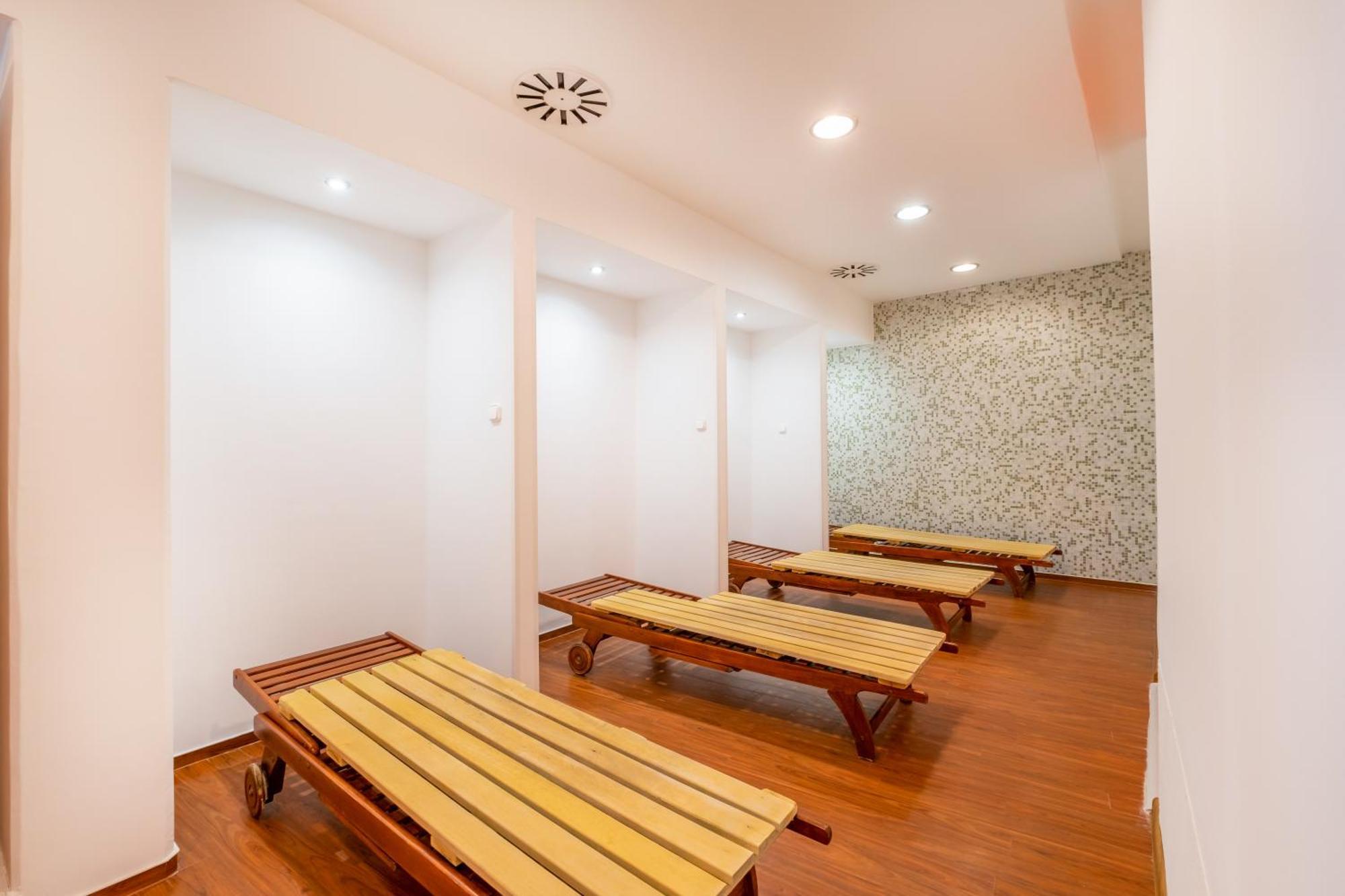 Myflat Club 218 Gold II Wellness Apartment Сиофок Екстериор снимка