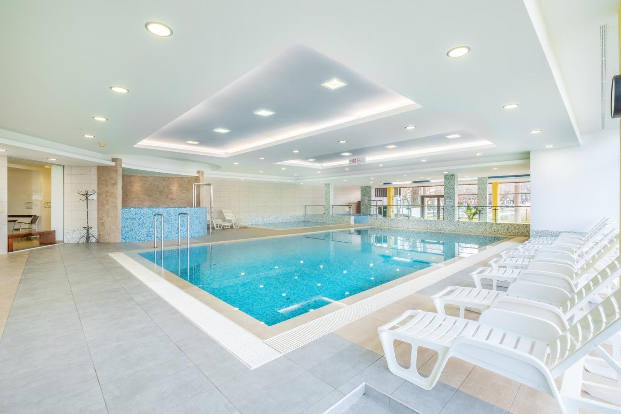 Myflat Club 218 Gold II Wellness Apartment Сиофок Екстериор снимка