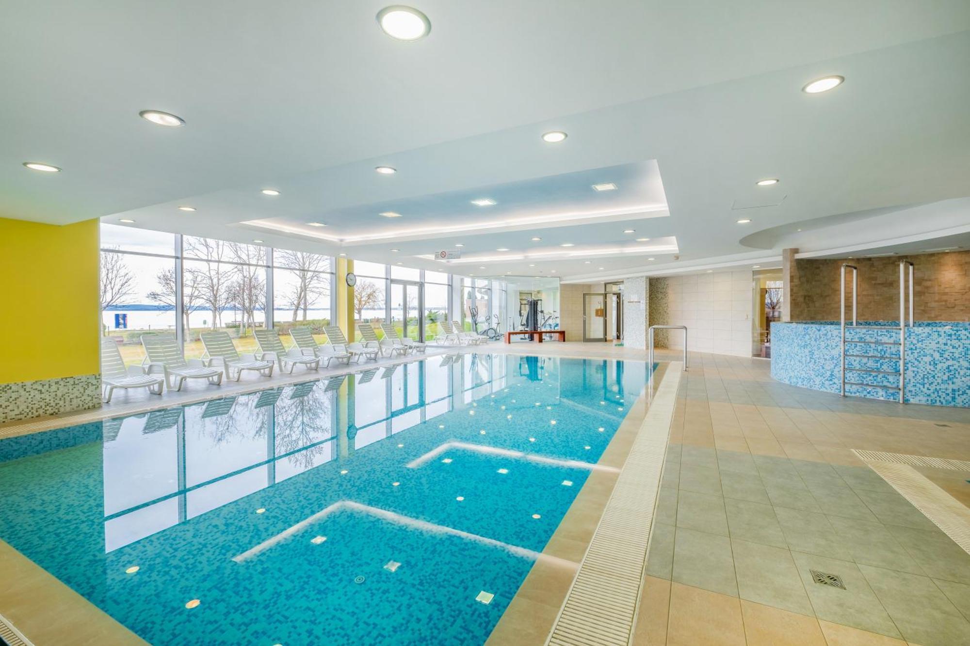 Myflat Club 218 Gold II Wellness Apartment Сиофок Екстериор снимка