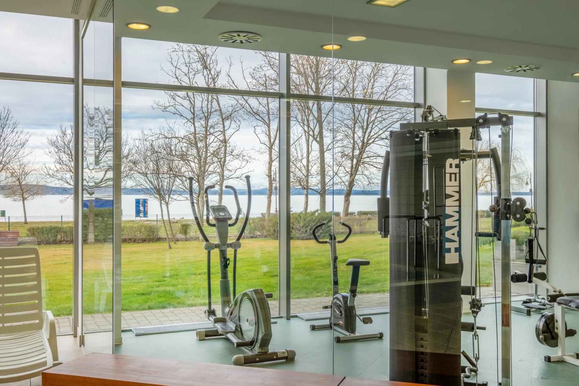 Myflat Club 218 Gold II Wellness Apartment Сиофок Екстериор снимка